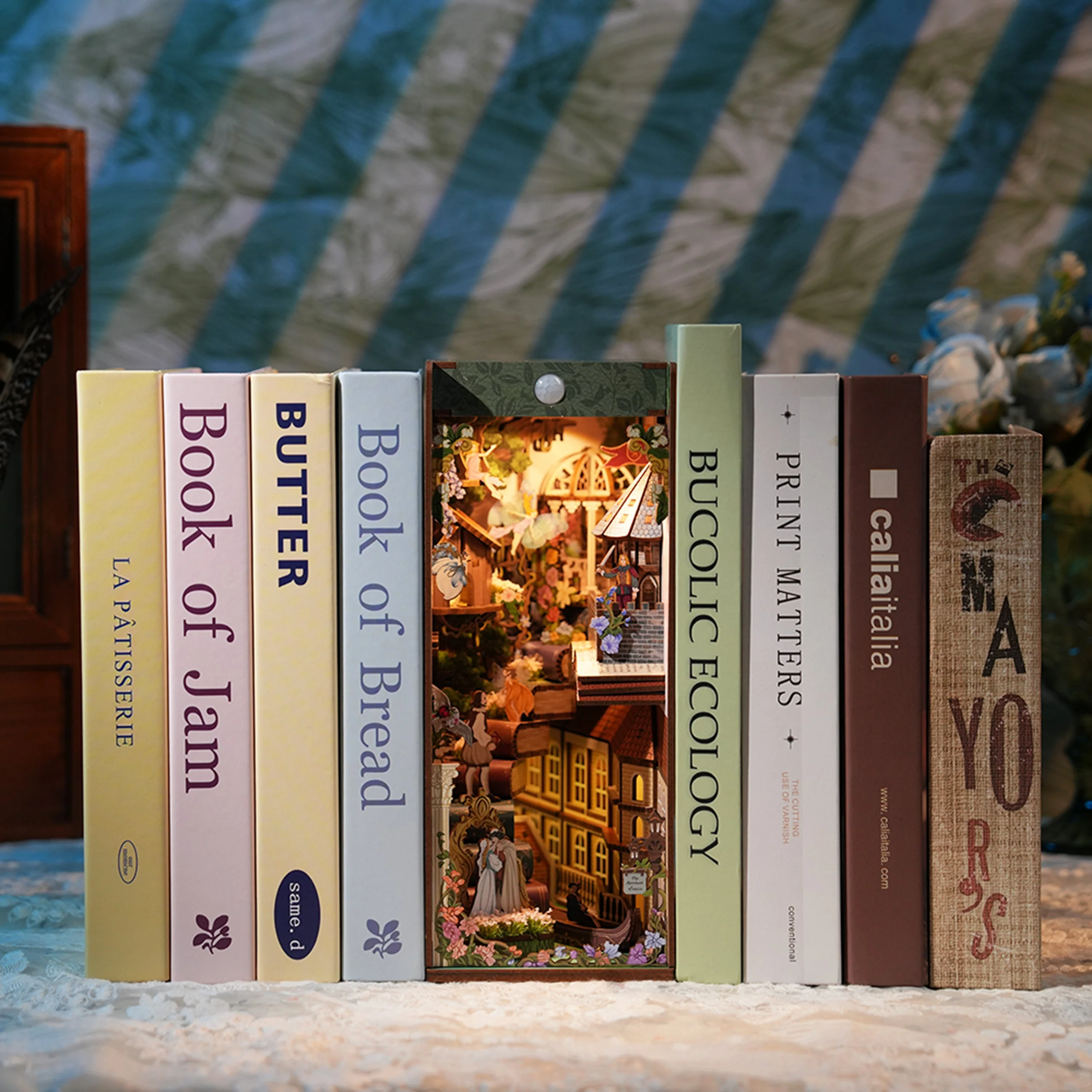 DIY Book Nook Kit - Shakespeare's Verse - Image 5