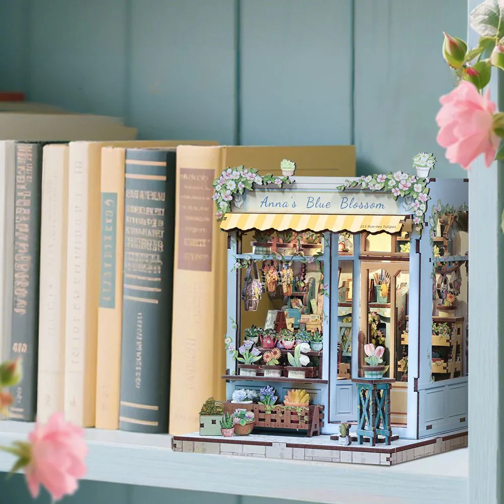 Miniature House - Anna's Blue Blossom - Image 10