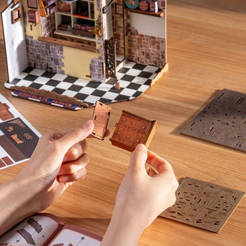Miniature House - Henry's Chocolate - Image 10