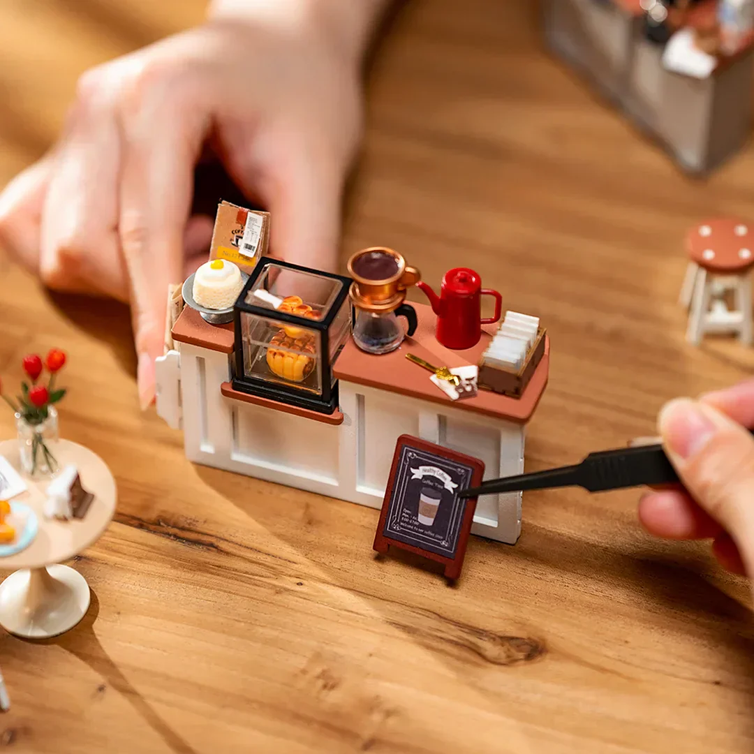 Miniature House - No. 17 Café - Image 2