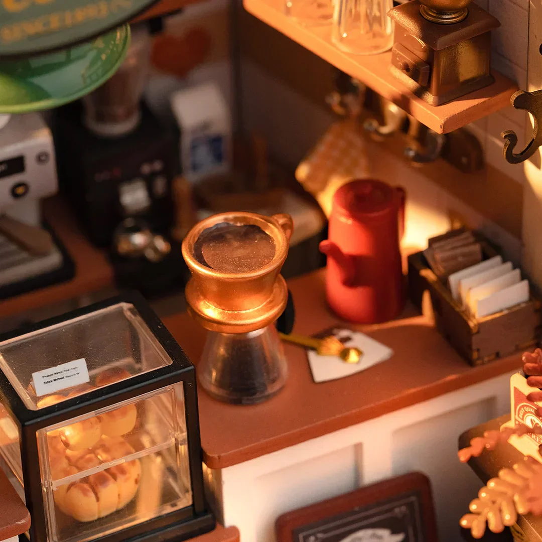 Miniature House - No. 17 Café - Image 4