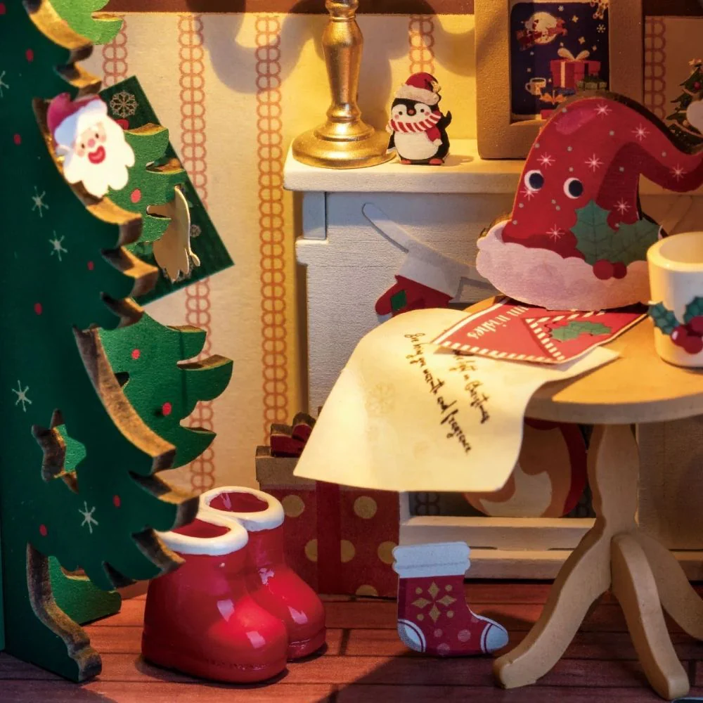 Miniature House - Twinkling Christmas House - Image 6